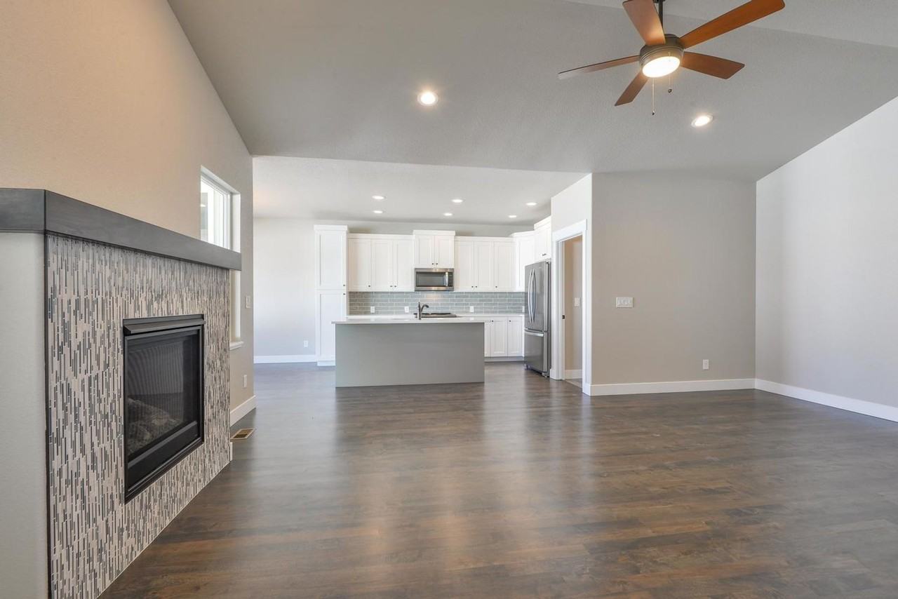 1516 Tundra Ave - Photo 6 of 21