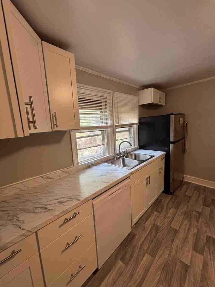 918 Cleveland Ave - Photo 7 of 11