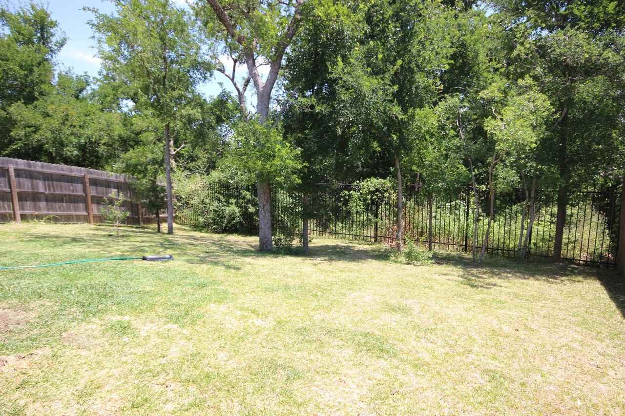 5709 Levenwood Ln - Photo 3 of 11