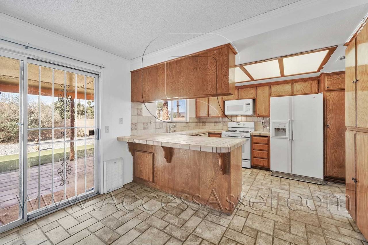 1700 Walden Ln - Photo 2 of 32