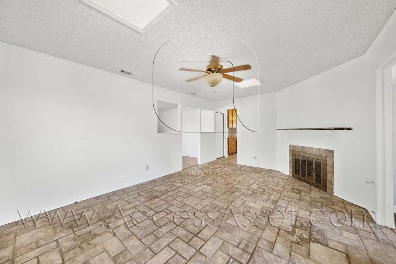 1700 Walden Ln - Photo 3 of 32