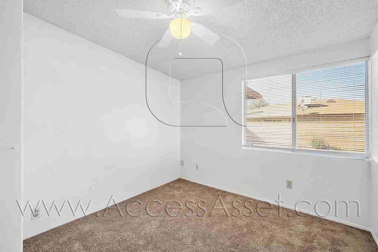 1700 Walden Ln - Photo 5 of 32