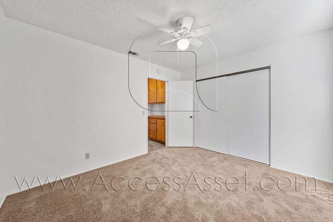 1700 Walden Ln - Photo 3 of 32