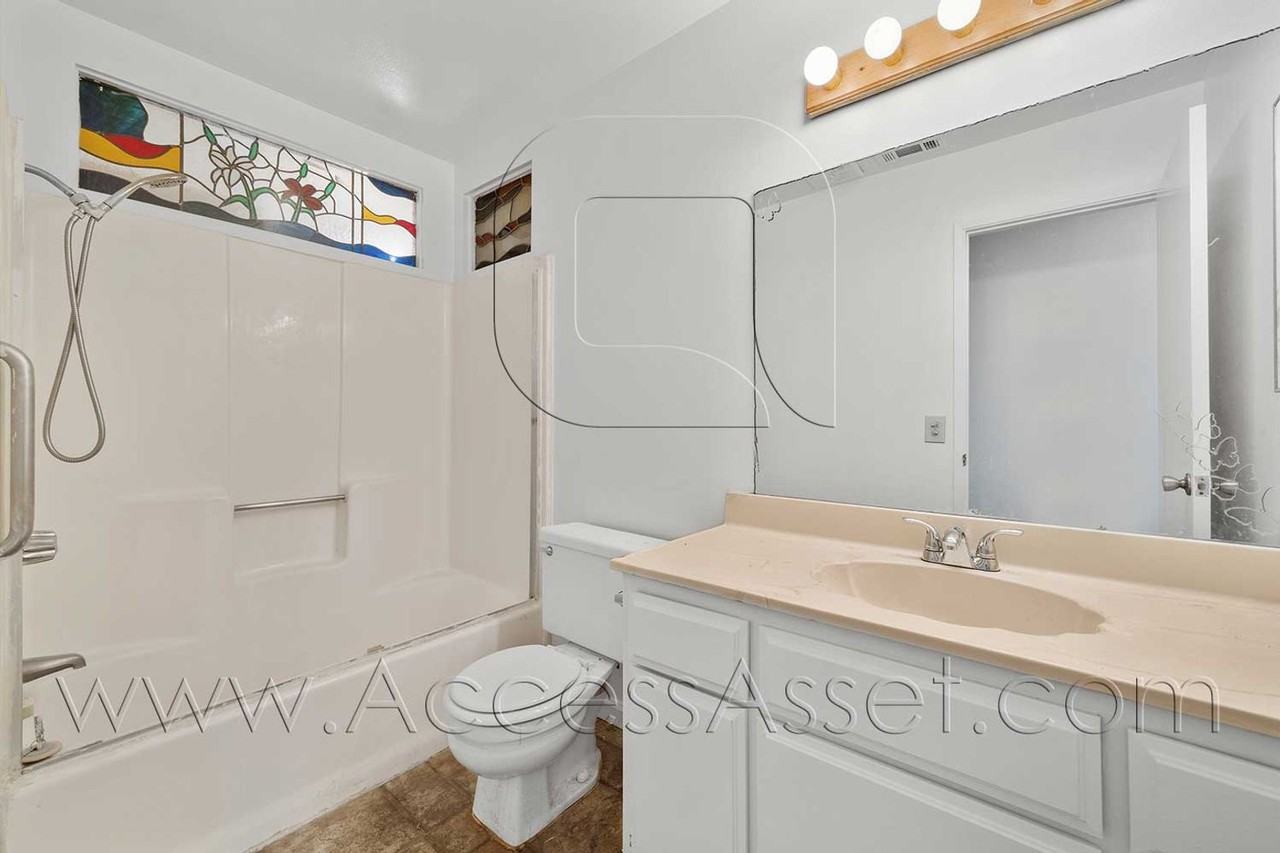 1700 Walden Ln - Photo 3 of 32