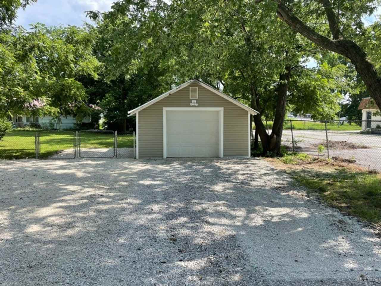 212 W Blaze Rd - Photo 5 of 26