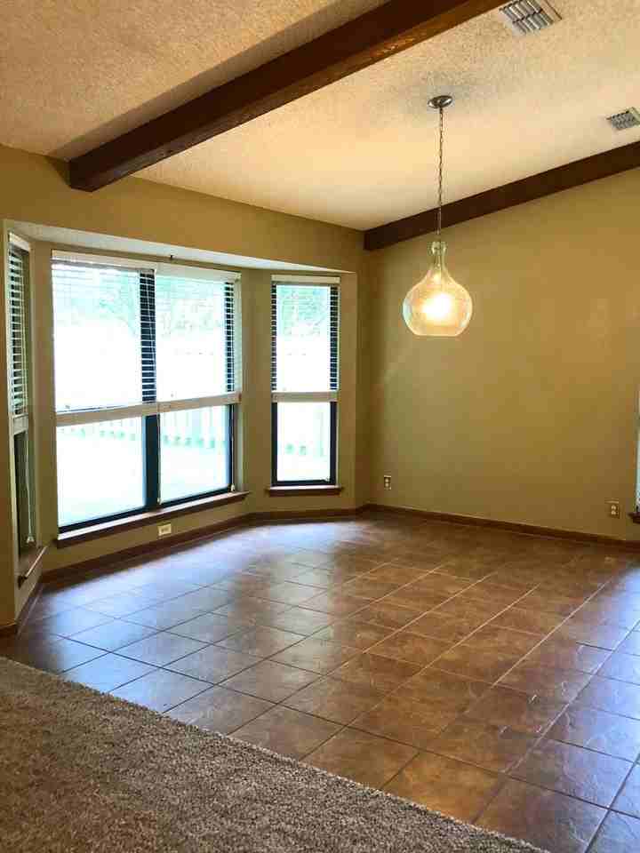 502 Hunt Club Rd - Photo 7 of 21