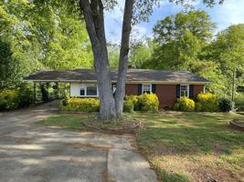 featured image of 821 E Main St