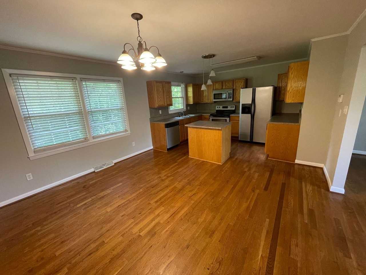 821 E Main St - Photo 4 of 19