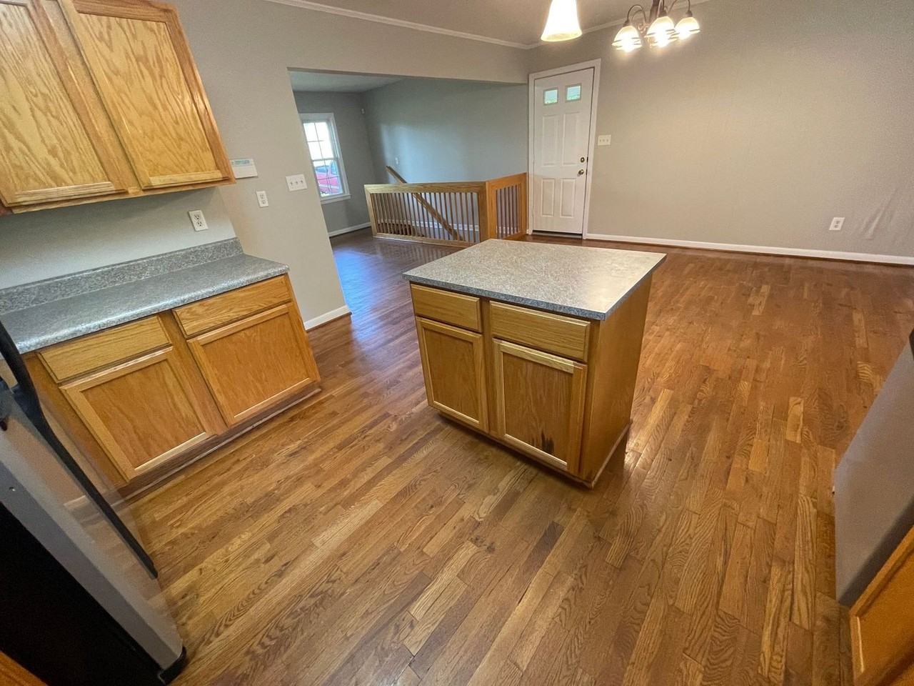 821 E Main St - Photo 5 of 19