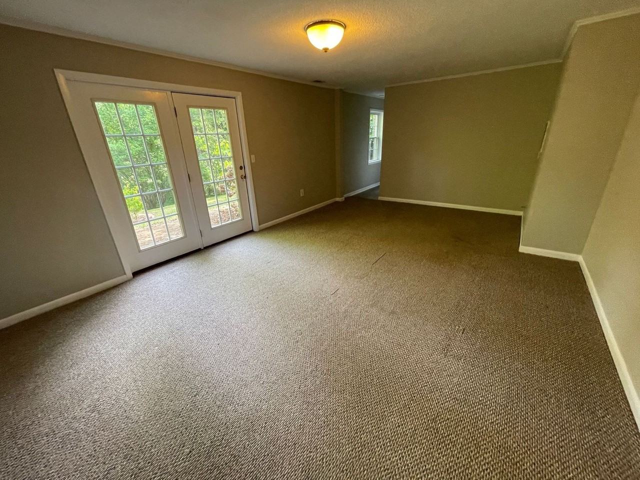 821 E Main St - Photo 7 of 19