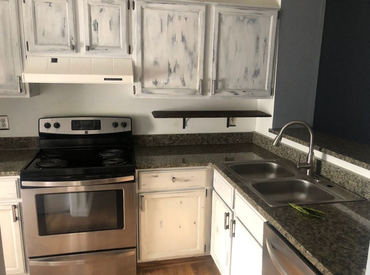 670 Shadywood Ln - Photo 6 of 29