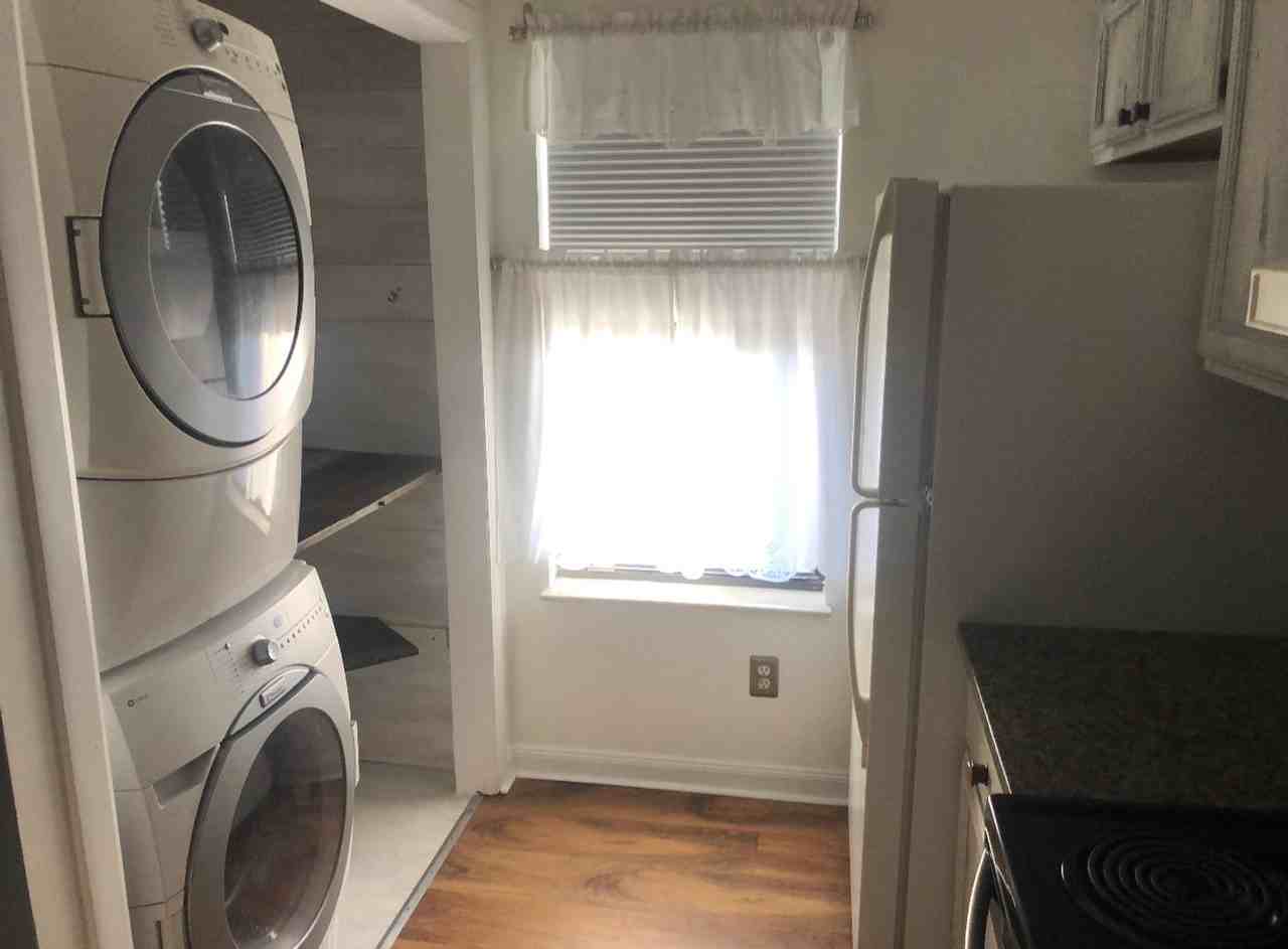 670 Shadywood Ln - Photo 3 of 29