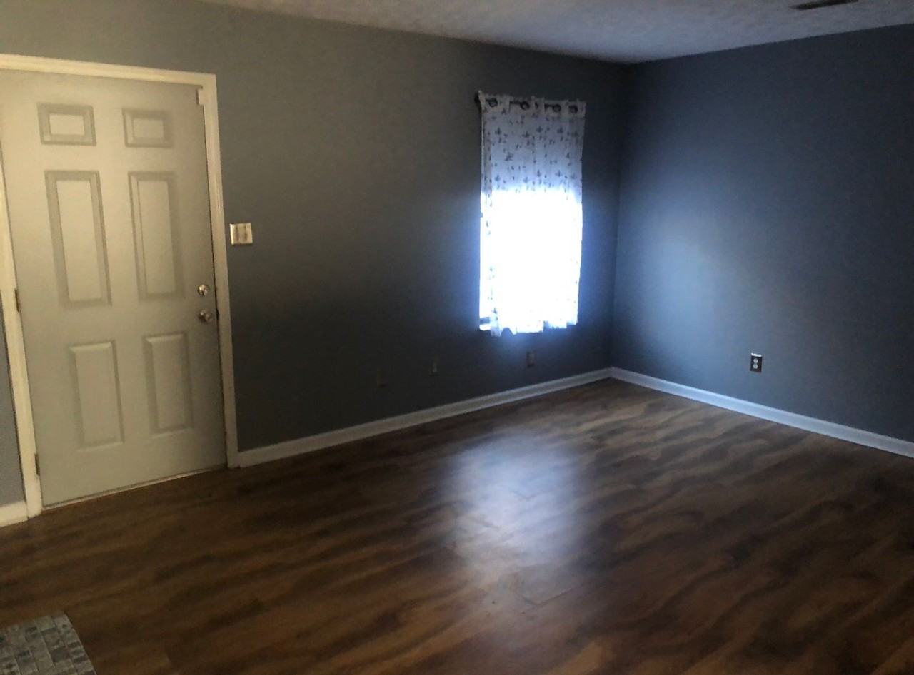 670 Shadywood Ln - Photo 4 of 29