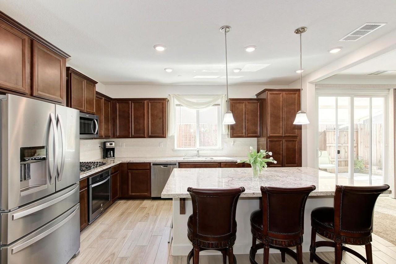 1416 Cheetah St - Photo 6 of 25