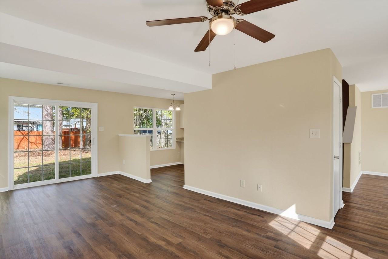 713 Emerald Ct - Photo 3 of 17