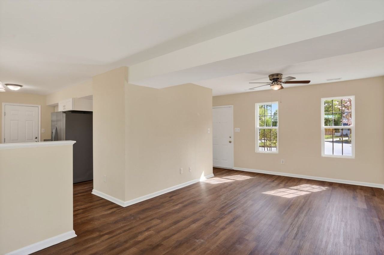 713 Emerald Ct - Photo 4 of 17