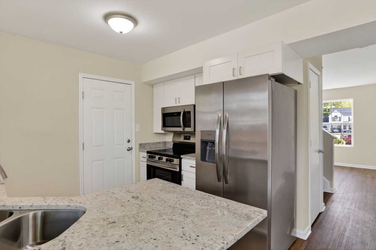 713 Emerald Ct - Photo 6 of 17