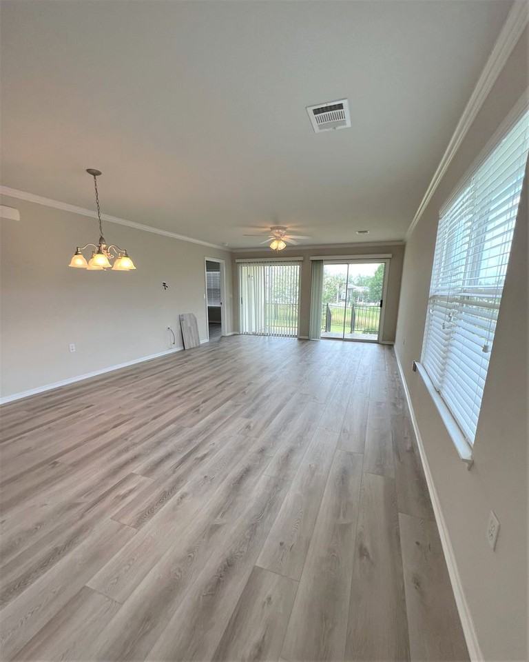 305 Barrington Farm Ct - Photo 3 of 40