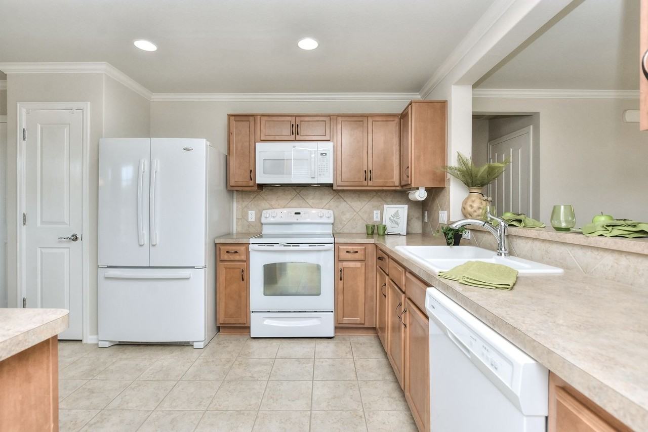 305 Barrington Farm Ct - Photo 5 of 40