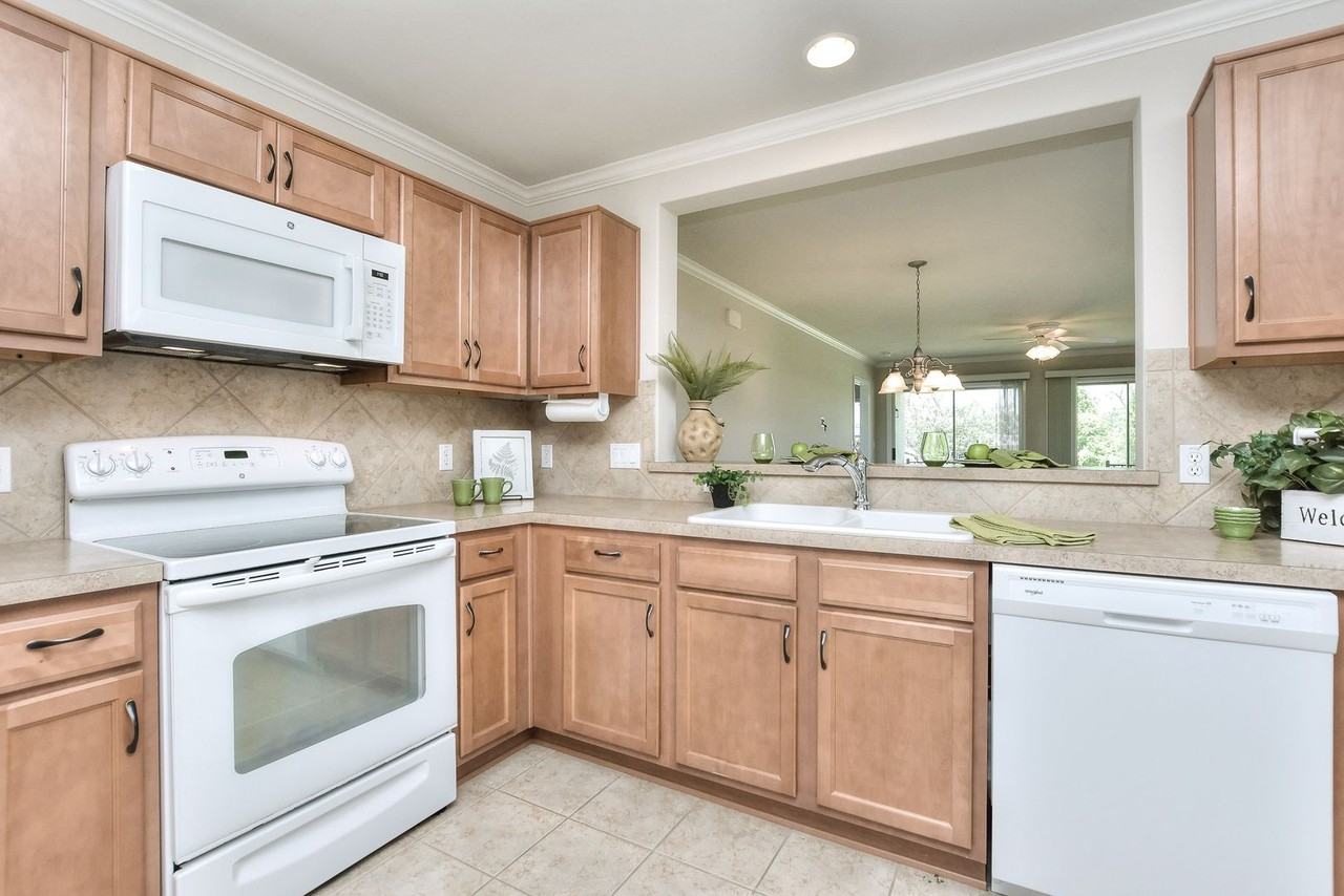 305 Barrington Farm Ct - Photo 7 of 40