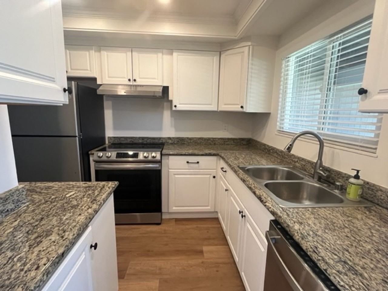 6850 Heath Ct - Photo 3 of 21