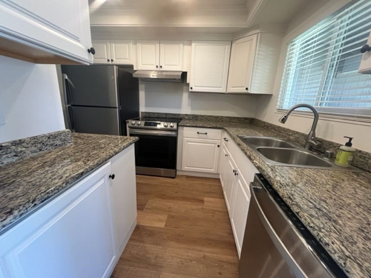 6850 Heath Ct - Photo 5 of 21