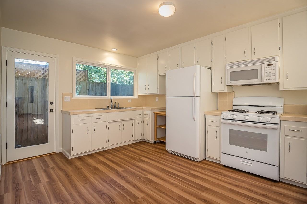 1821 Fearn Ave - Photo 4 of 11