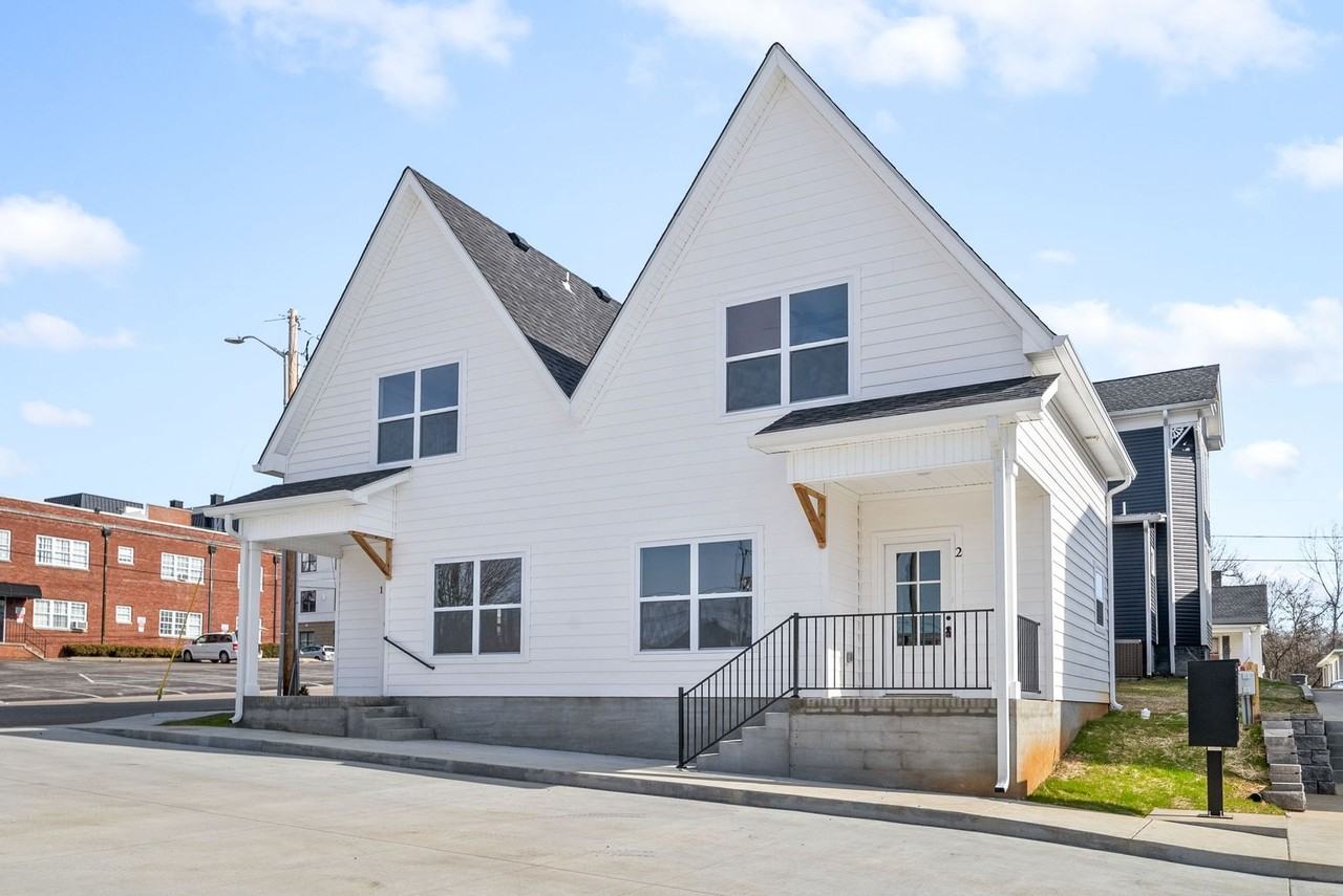 2 Bedroom Townhome For Rent in Historic Downtown Clarksville! - Photo 2 of 5