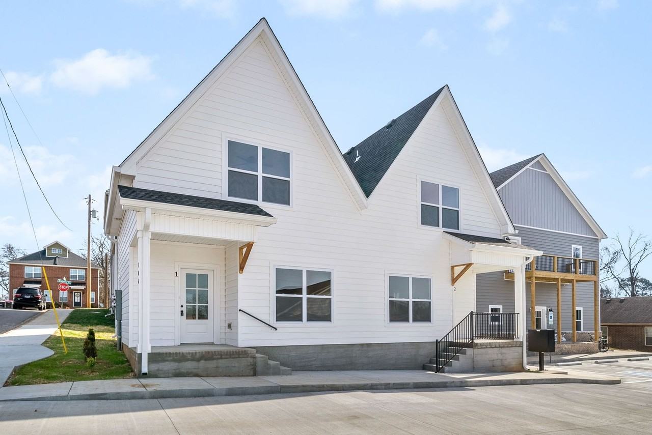 2 Bedroom Townhome For Rent in Historic Downtown Clarksville! - Photo 3 of 5