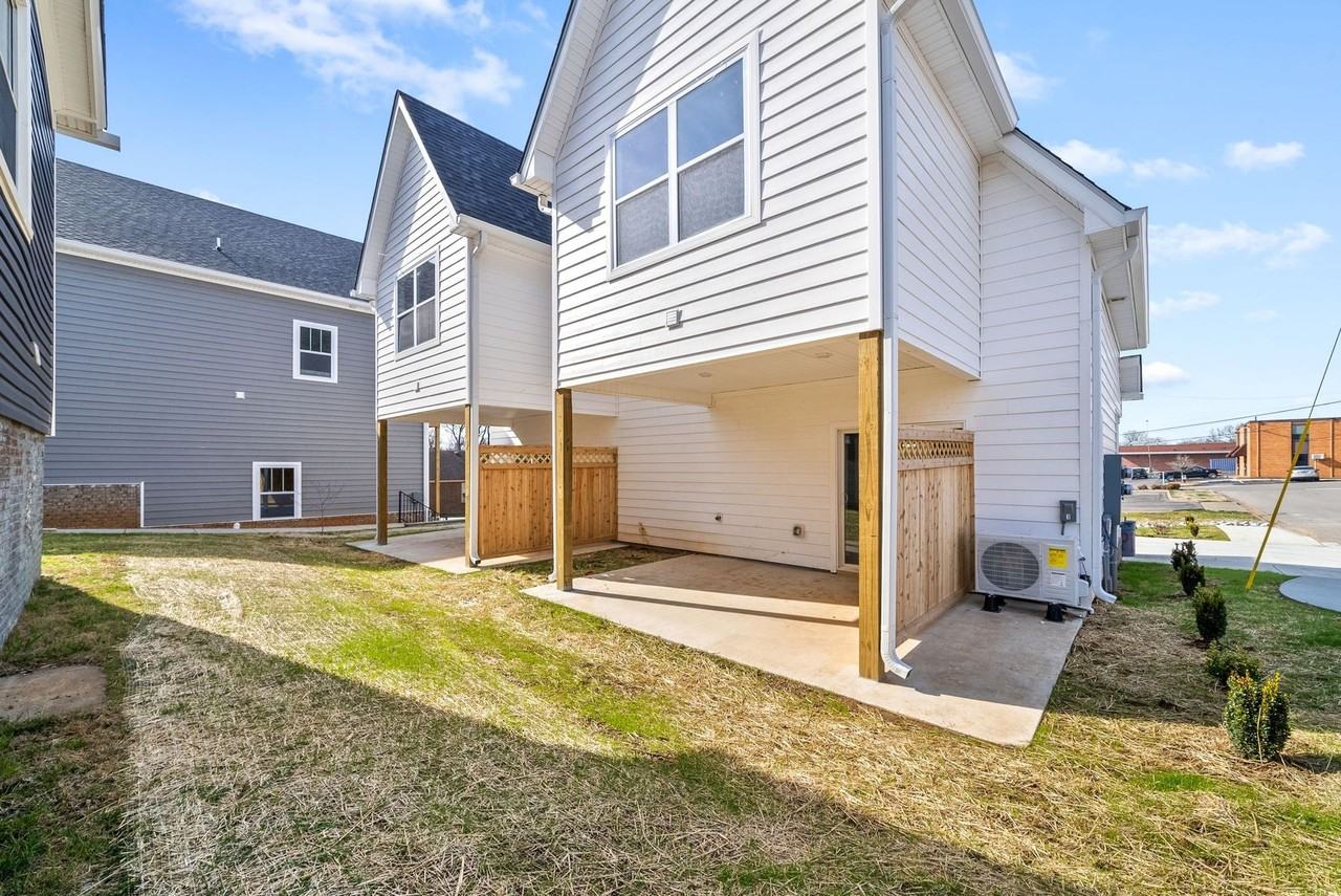 2 Bedroom Townhome For Rent in Historic Downtown Clarksville! - Photo 4 of 5