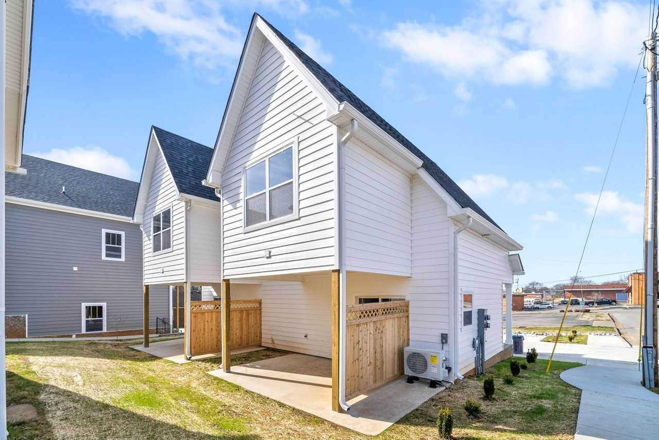 2 Bedroom Townhome For Rent in Historic Downtown Clarksville! - Photo 5 of 5