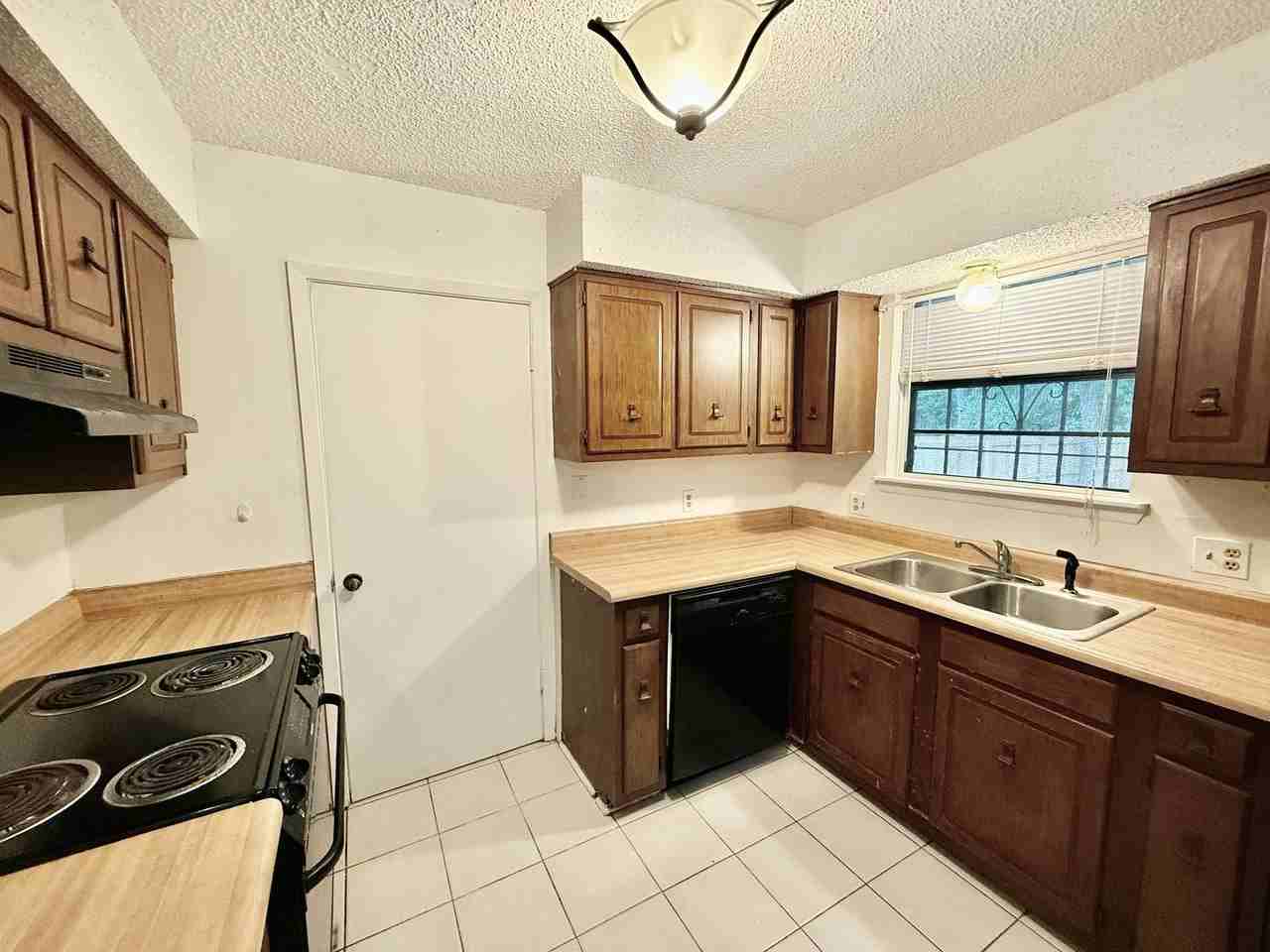 8846 Metairie Dr - Photo 6 of 16