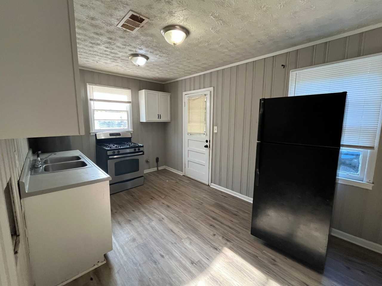 408 N 16th St - Photo 7 of 9