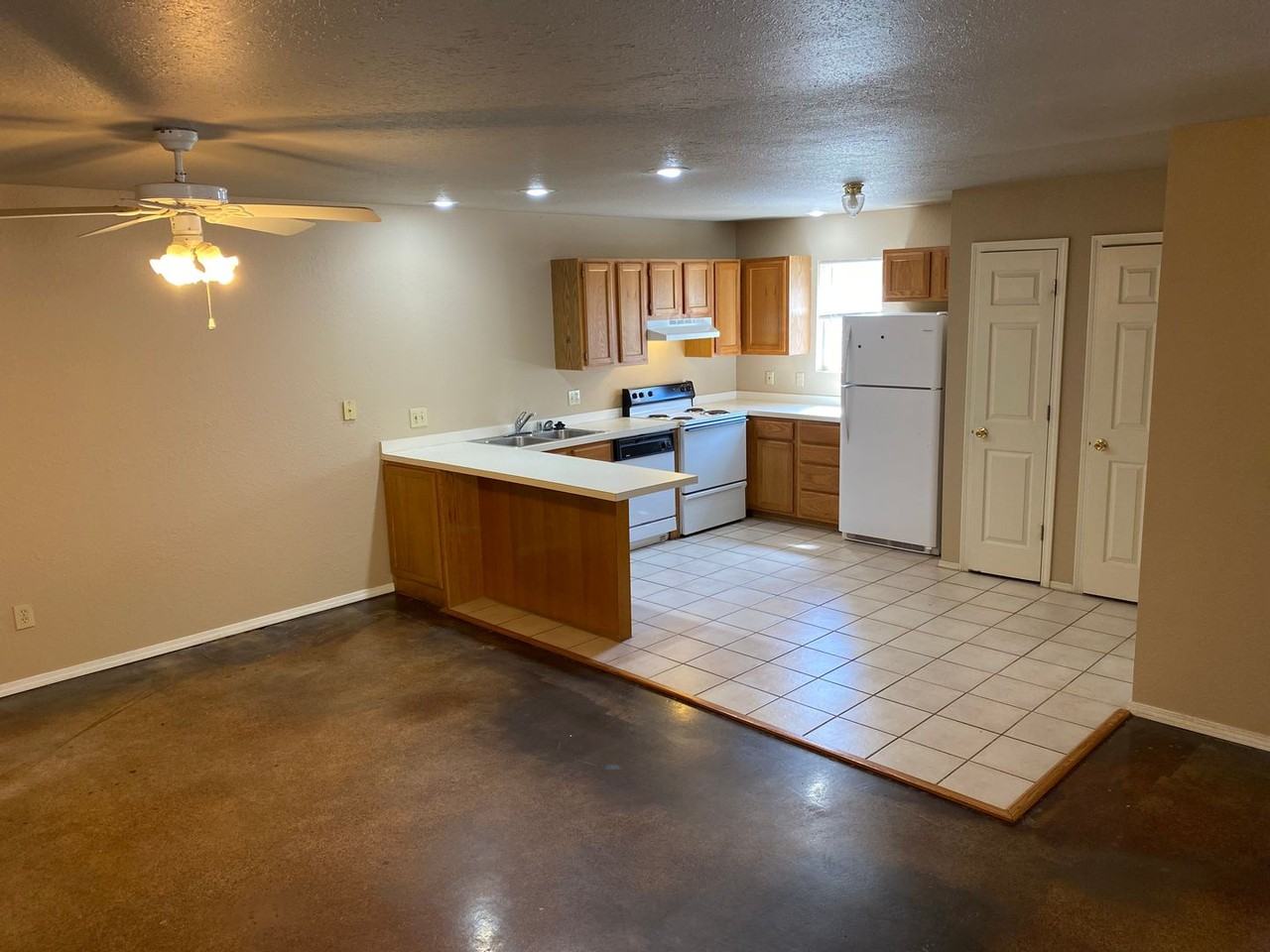 980 W Cleveland St - Photo 3 of 7