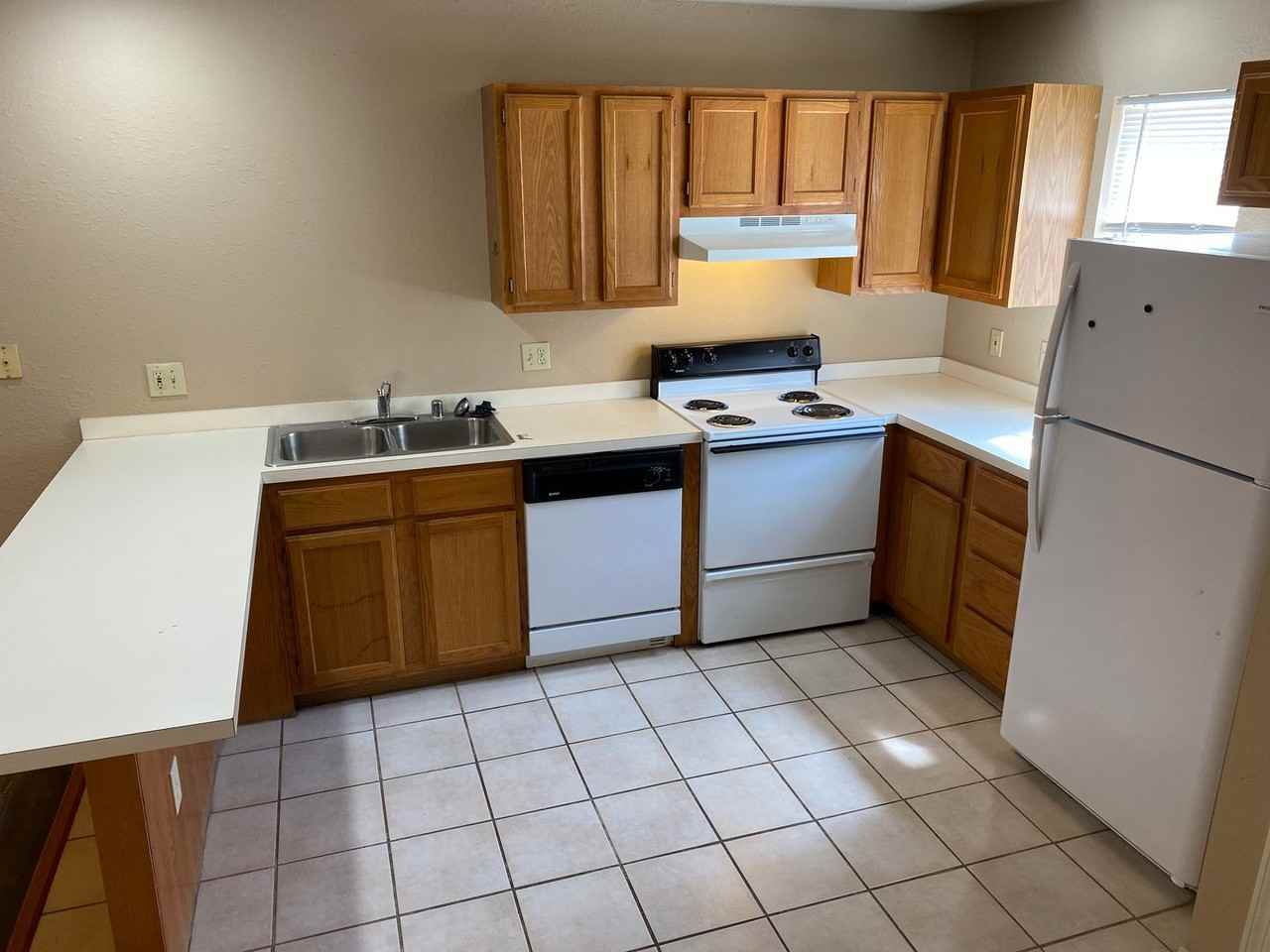 980 W Cleveland St - Photo 5 of 7