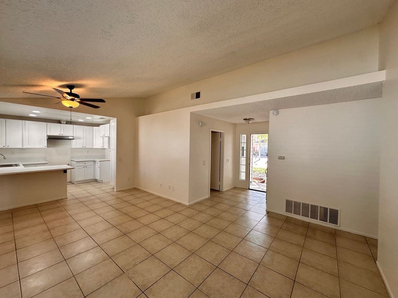 28638 Strathmore Rd - Photo 3 of 11
