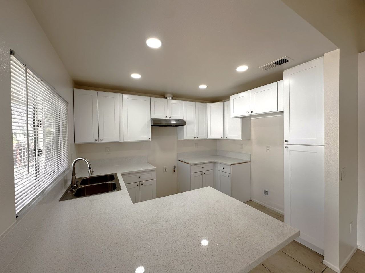 28638 Strathmore Rd - Photo 4 of 11
