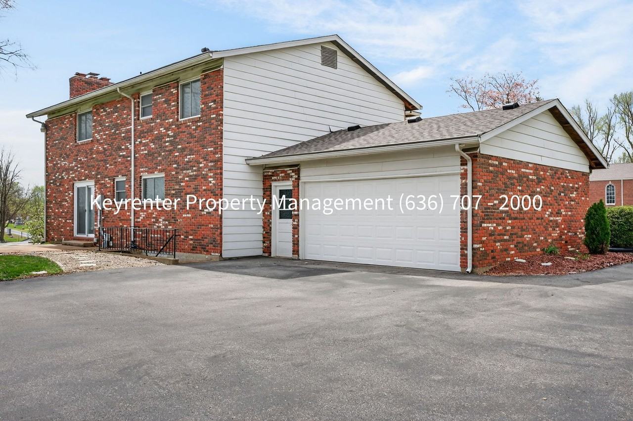 15362 Olive Blvd - Photo 3 of 34