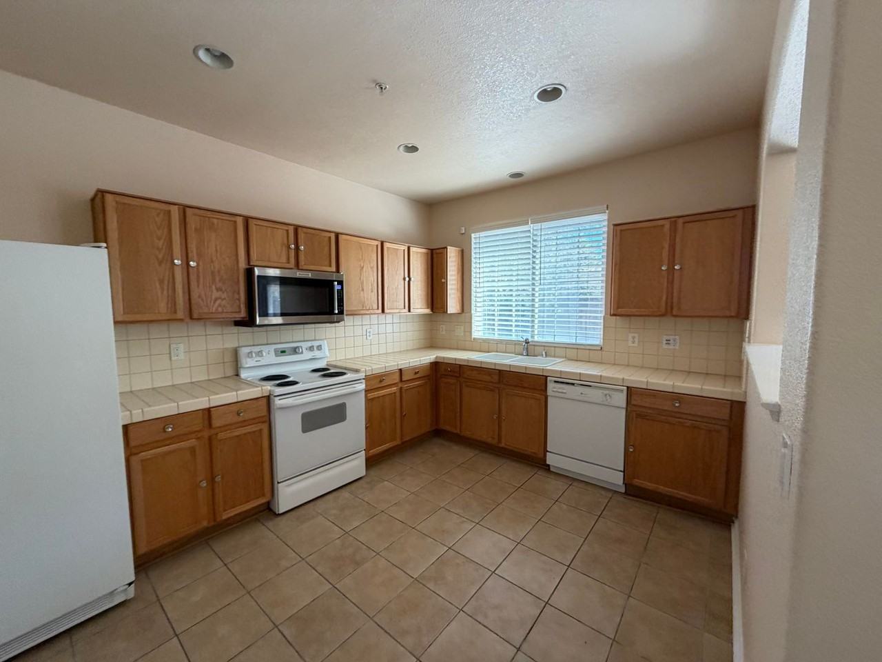 2371 Roman Dr - Photo 6 of 17