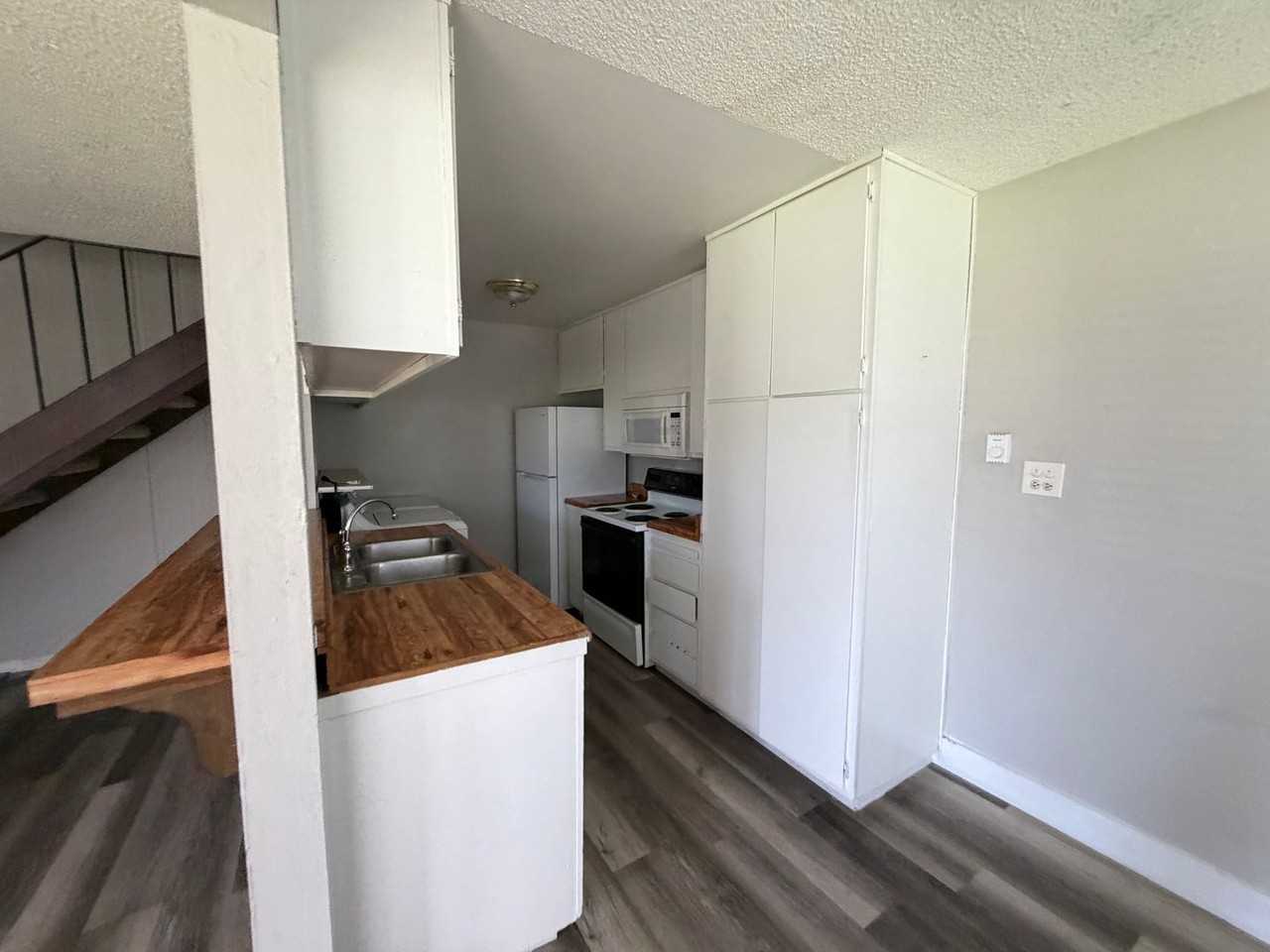 641 Oakwood Dr #3 - Photo 5 of 8