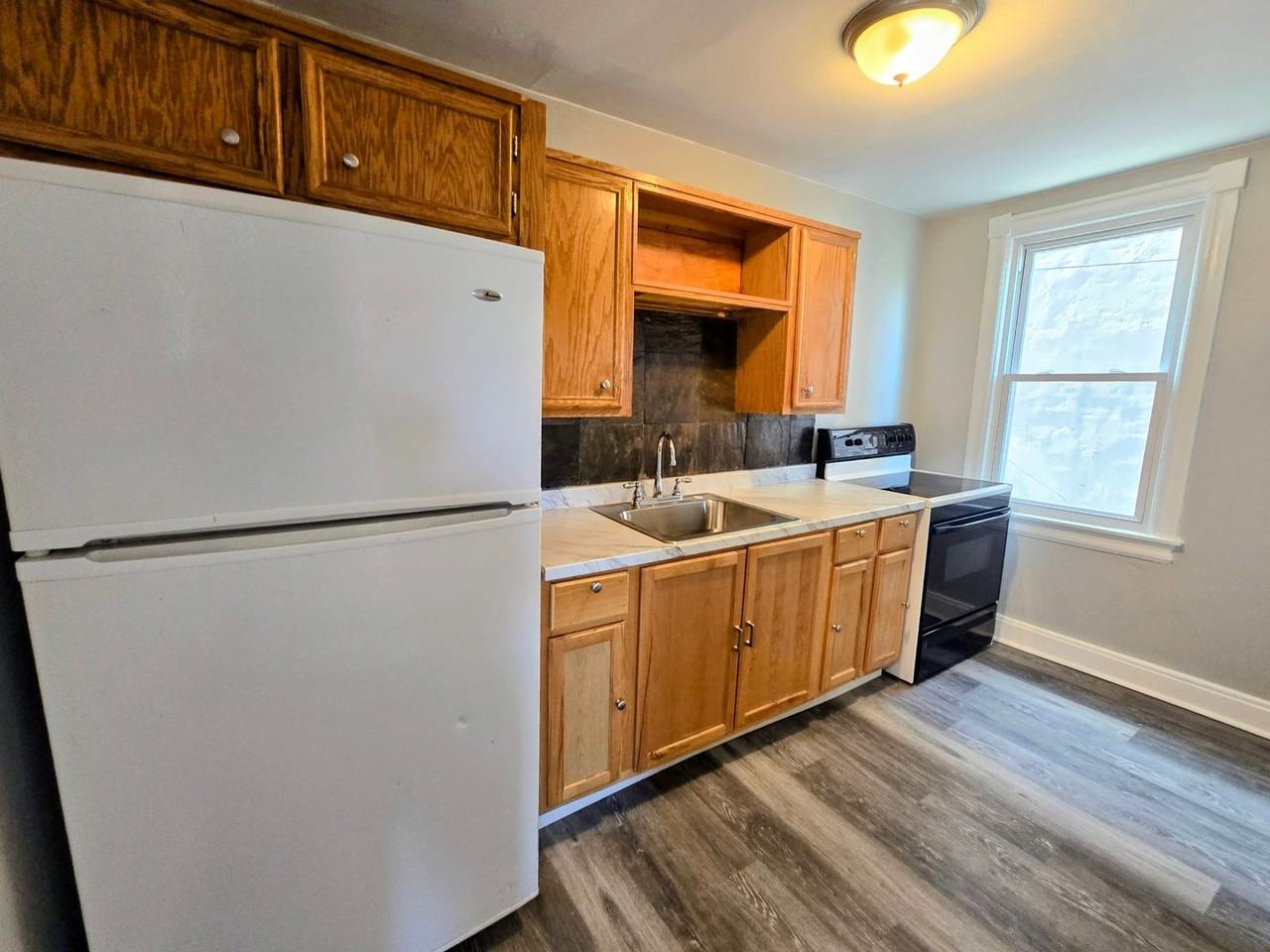 514 Auburn St - Photo 2 of 11