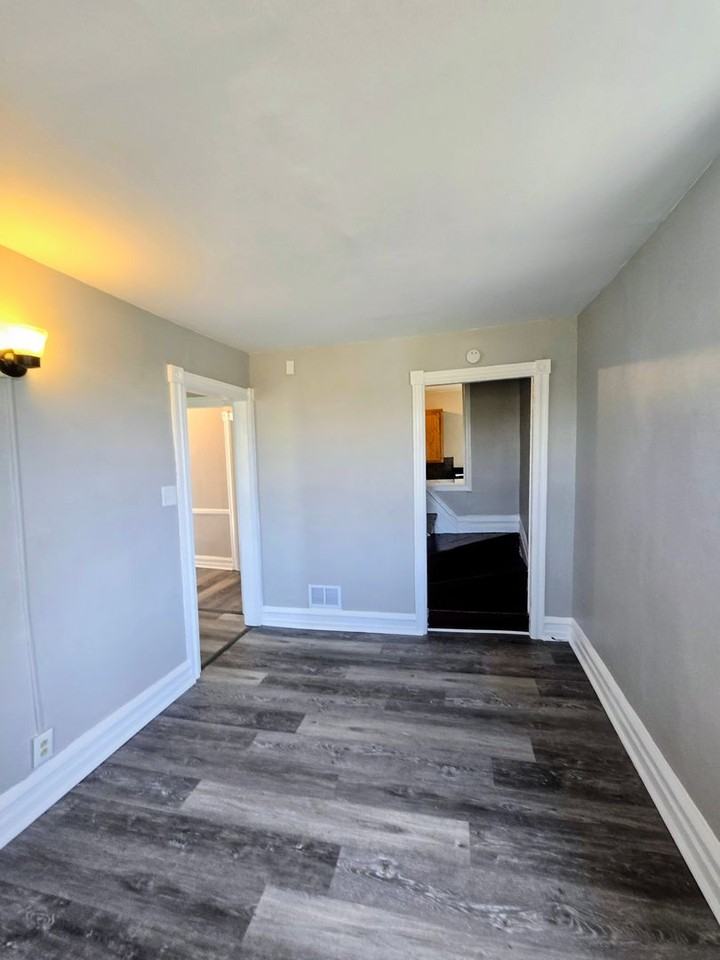 514 Auburn St - Photo 3 of 11