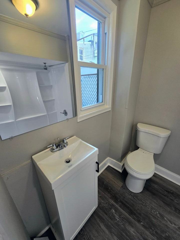 514 Auburn St - Photo 7 of 11