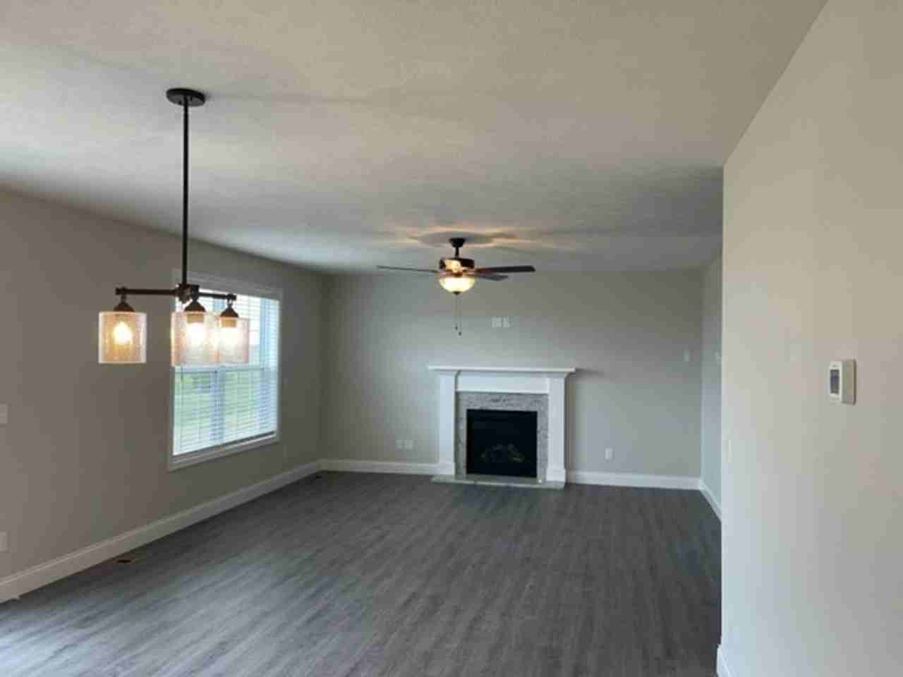 1605 Peppermill Ln - Photo 4 of 12