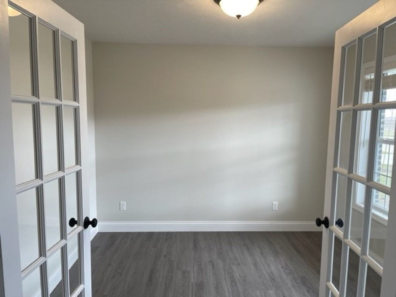 1605 Peppermill Ln - Photo 5 of 12