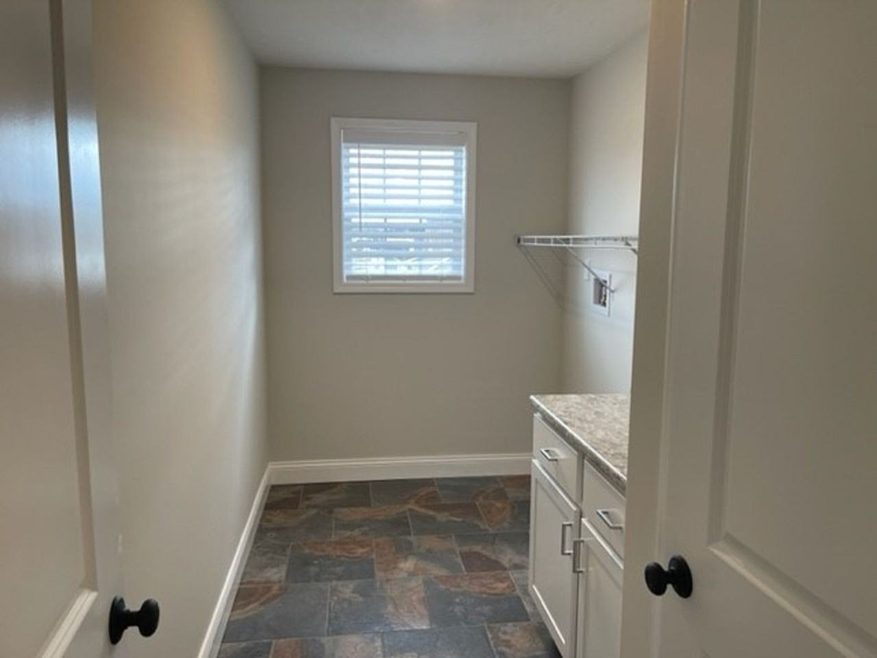 1605 Peppermill Ln - Photo 7 of 12