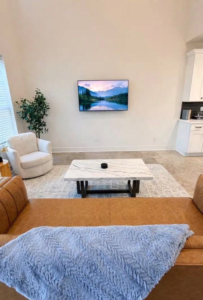 404A Highland Oaks Ln - Photo 2 of 13