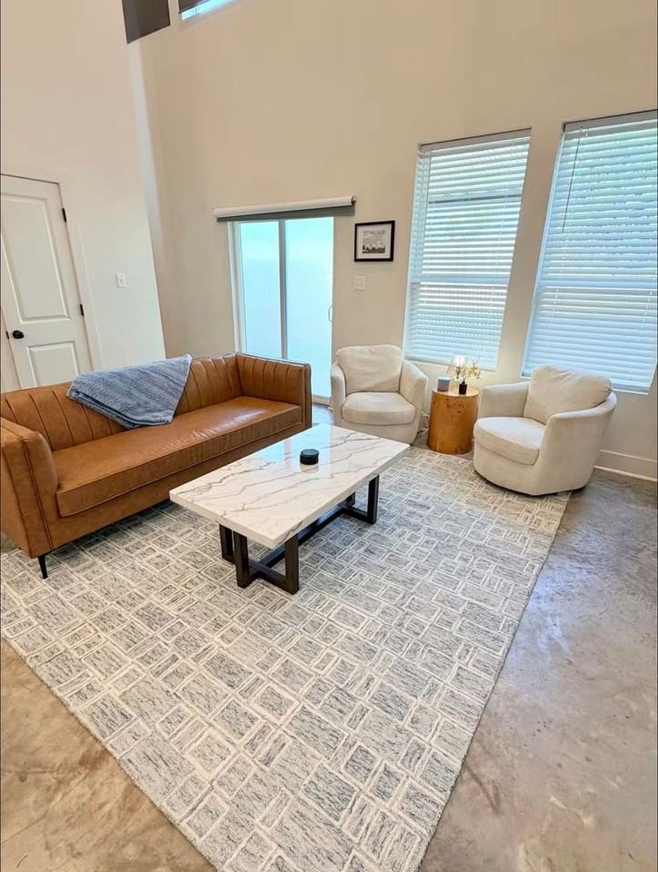 404A Highland Oaks Ln - Photo 3 of 13