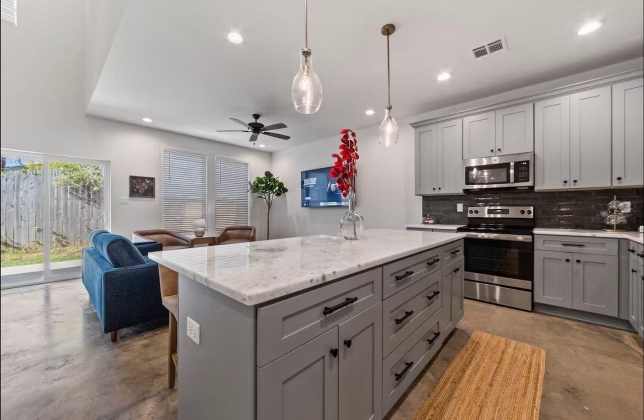 502A Highland Oaks Ln - Photo 4 of 17