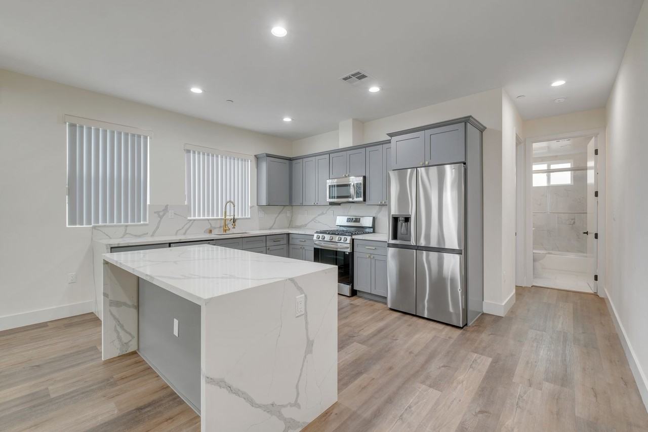 11619 Ayres Ave - Photo 2 of 27